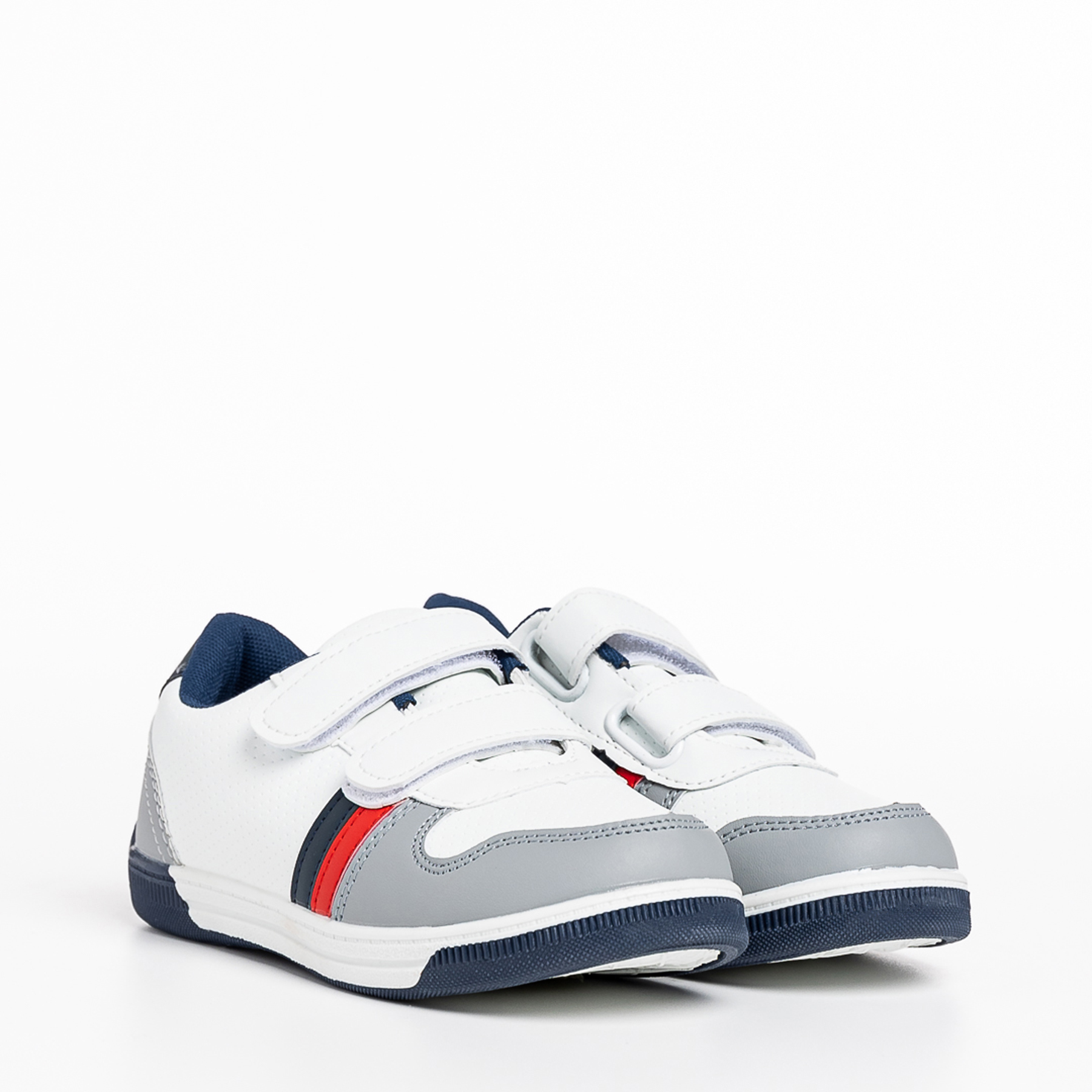 Детски спортни обувки  сиви  с бяло  от еко кожа  Buddy - Kalapod.bg