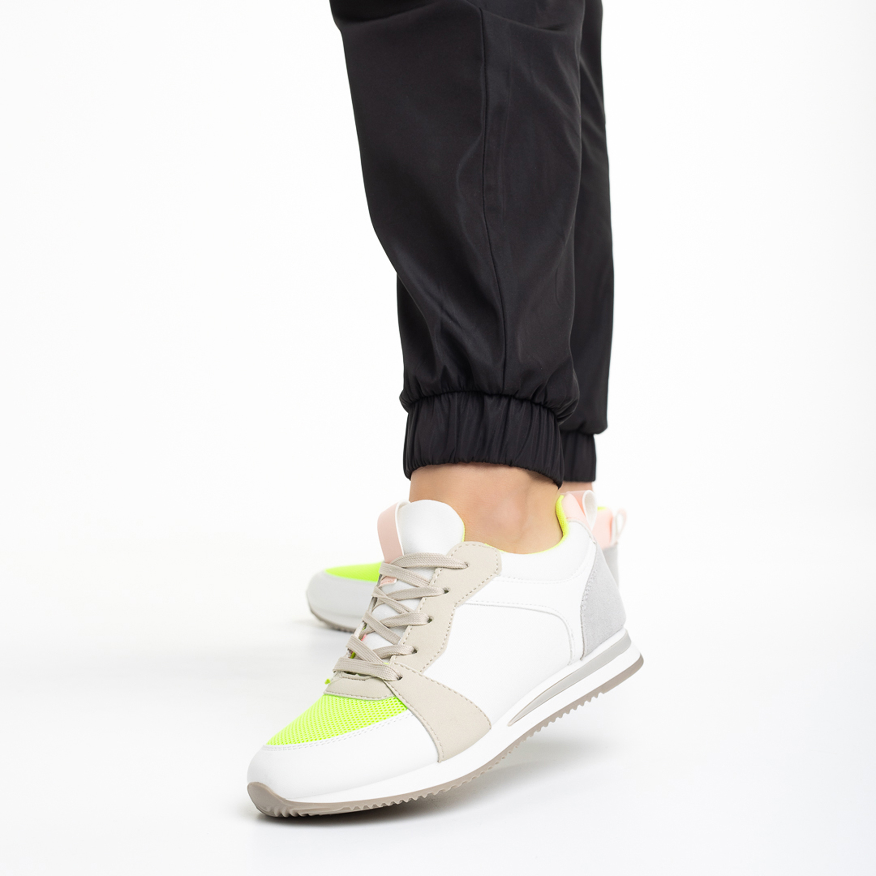 Дамски спортни обувки  бели със зелено от еко кожа и текстилен материал  Clarita, 3 - Kalapod.bg