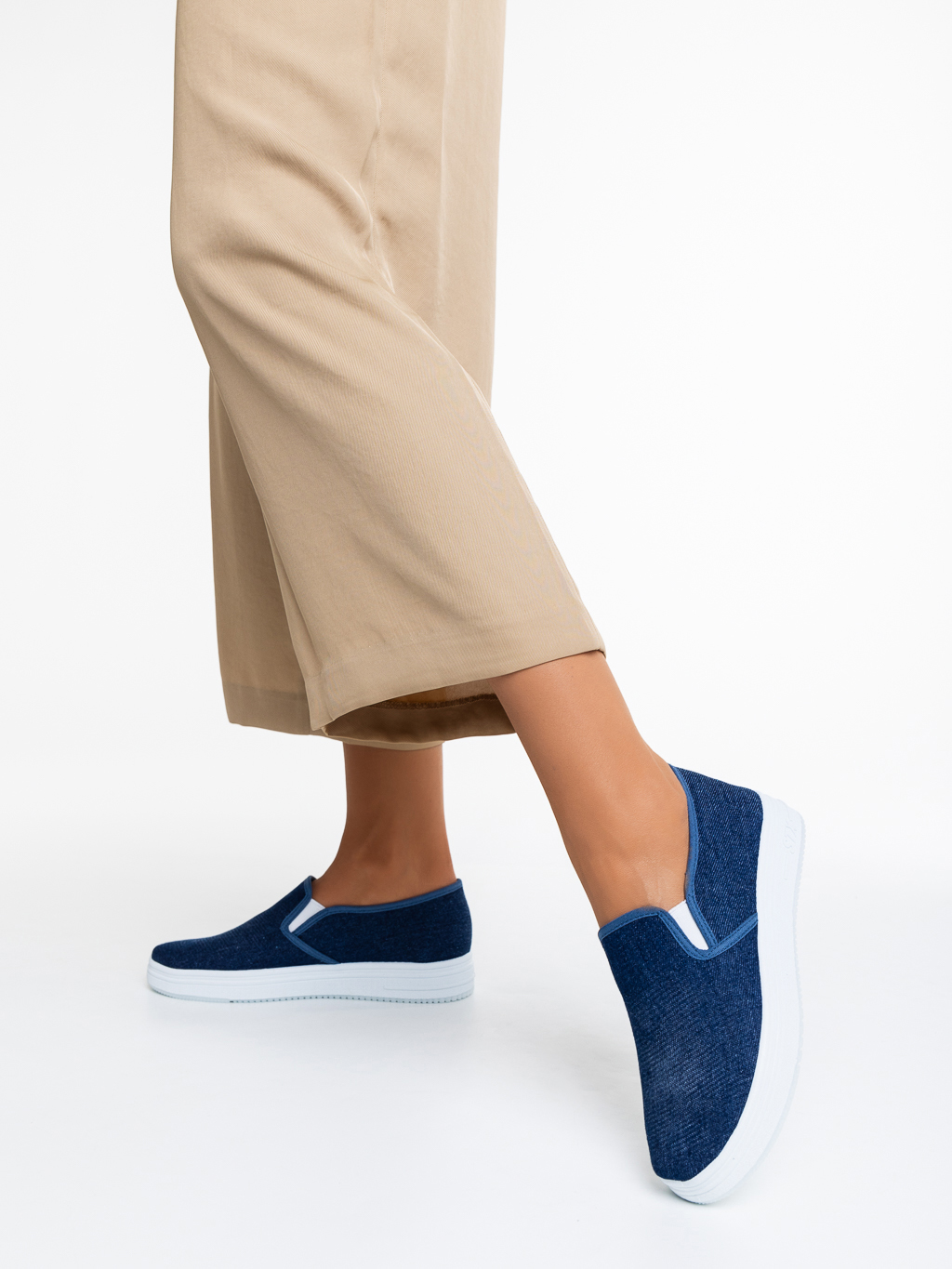 Дамски спортни обувки тъмно сини от текстилен материал  Lorinda, 4 - Kalapod.bg