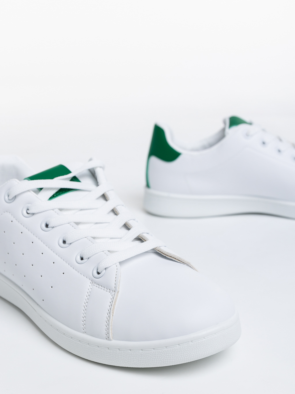 Мъжки спортни обувки  бели  със зелено  от еко кожа  Valeriano, 4 - Kalapod.bg