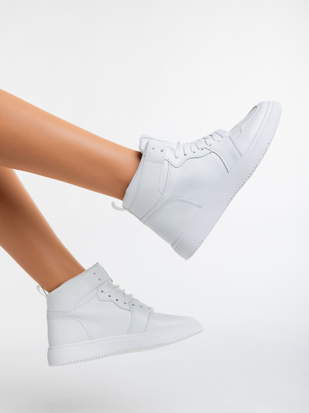 Дамски спортни обувки бели от еко кожа Saskia, 4 - Kalapod.bg