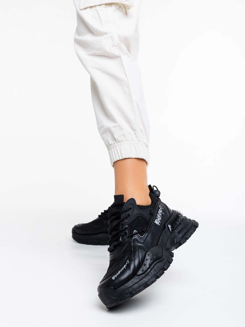 Дамски спортни обувки черни от еко кожа и текстилен материал Glinda, 2 - Kalapod.bg