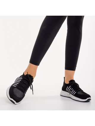 Cпортни обувки, Дамски спортни обувки черни с бяло от текстилен материал Biriza - Kalapod.bg