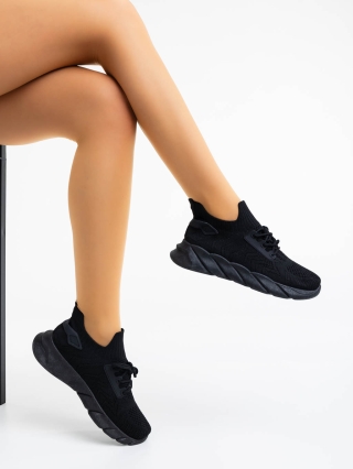 Дамски спортни обувки, Дамски спортни обувки черни от текстилен  материал Lujuana - Kalapod.bg