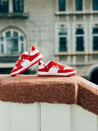 Обувки Дама, Дамски спортни обувки бели с червено  от екологична кожа Kamella - Kalapod.bg
