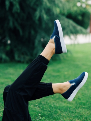 Обувки Дама, Дамски спортни обувки тъмно сини от текстилен материал  Lorinda - Kalapod.bg