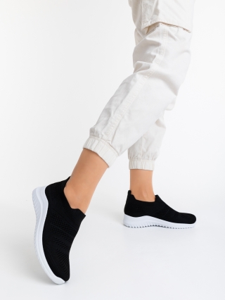 Дамски спортни обувки, Дамски спортни обувки черни с бяло от текстилен материал  Sumitra - Kalapod.bg