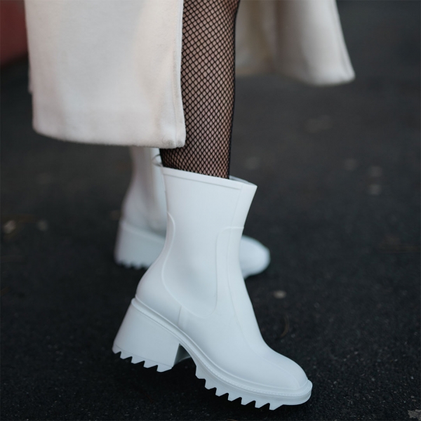 Дамски чизми  бели  от синтетичен материал  Sumeya - Kalapod.bg