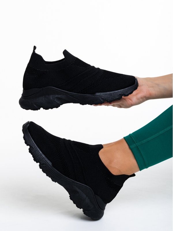 Дамски спортни обувки  черни  от текстилен материал  Saldís - Kalapod.bg