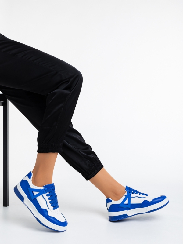 Дамски спортни обувки бели с тъмно синьо от еко кожа Milla - Kalapod.bg