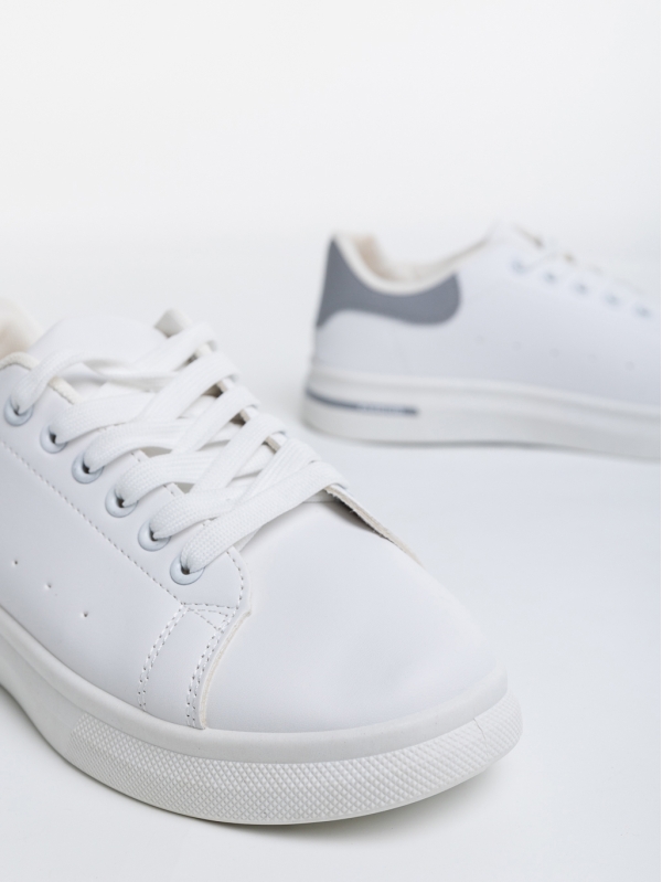 Дамски спортни обувки бели с сиво от еко кожа Kassiopeia, 6 - Kalapod.bg