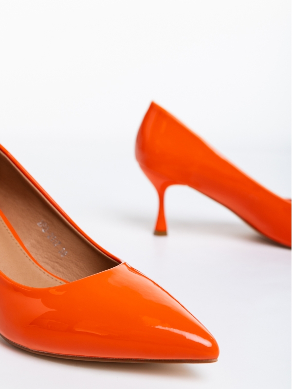 Дамски Обувки оранжеви с ток от еко кожа лачена Solene, 6 - Kalapod.bg