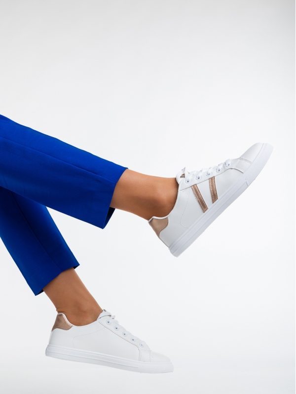 Дамски спортни обувки бели с бежово от еко кожа Virva - Kalapod.bg