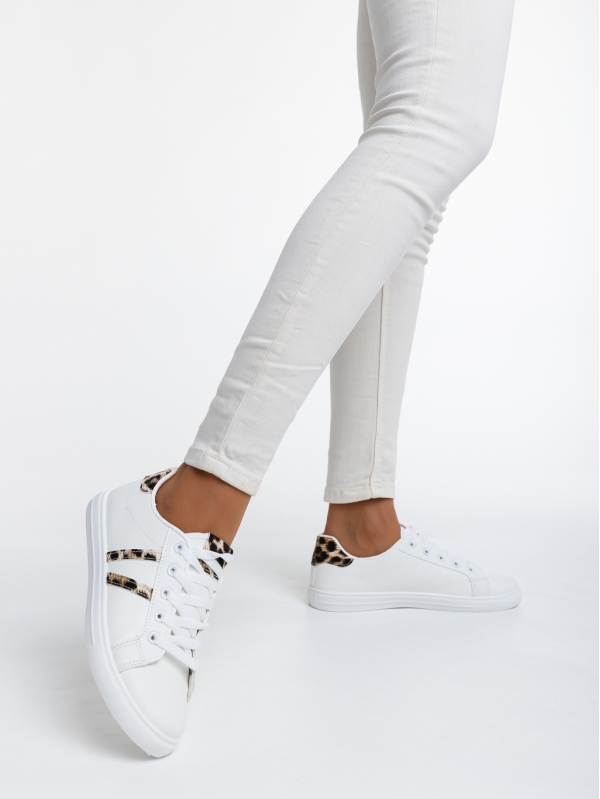 Дамски спортни обувки бели с леопард от еко кожа Virva - Kalapod.bg