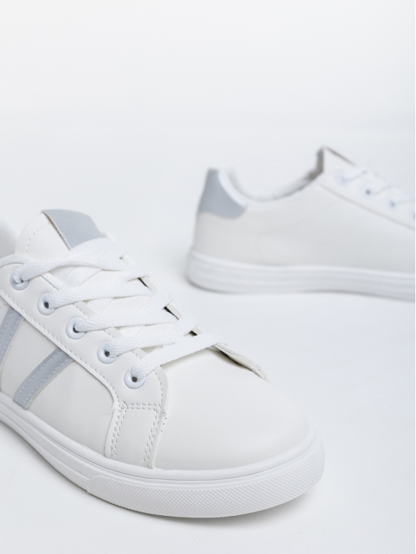 Дамски спортни обувки бели с сребристо от еко кожа Virva, 6 - Kalapod.bg