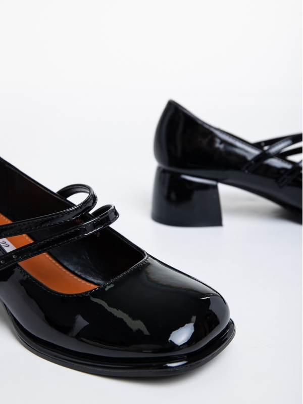 Дамски обувки  черни  с ток от лачена еко кожа  Christelle, 6 - Kalapod.bg