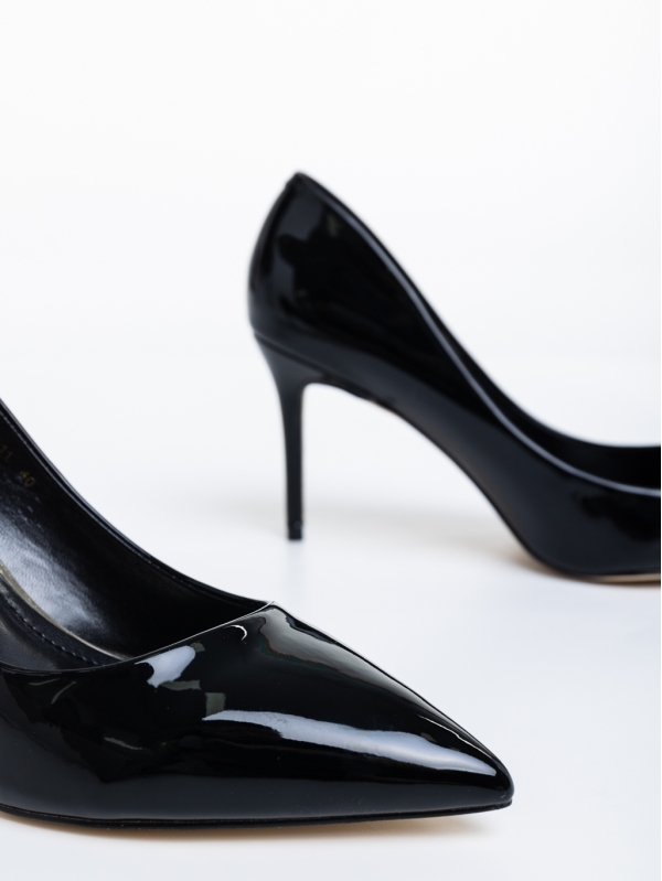 Дамски обувки черни с ток от еко кожа лачена Sanchia, 6 - Kalapod.bg