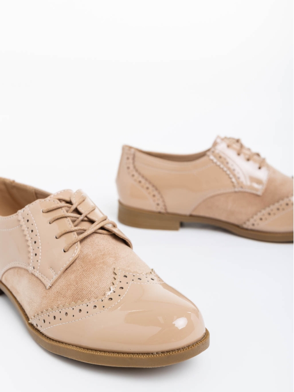 Дамски ежедневни обувки бежови от екологична кожа лачена Mattea, 4 - Kalapod.bg