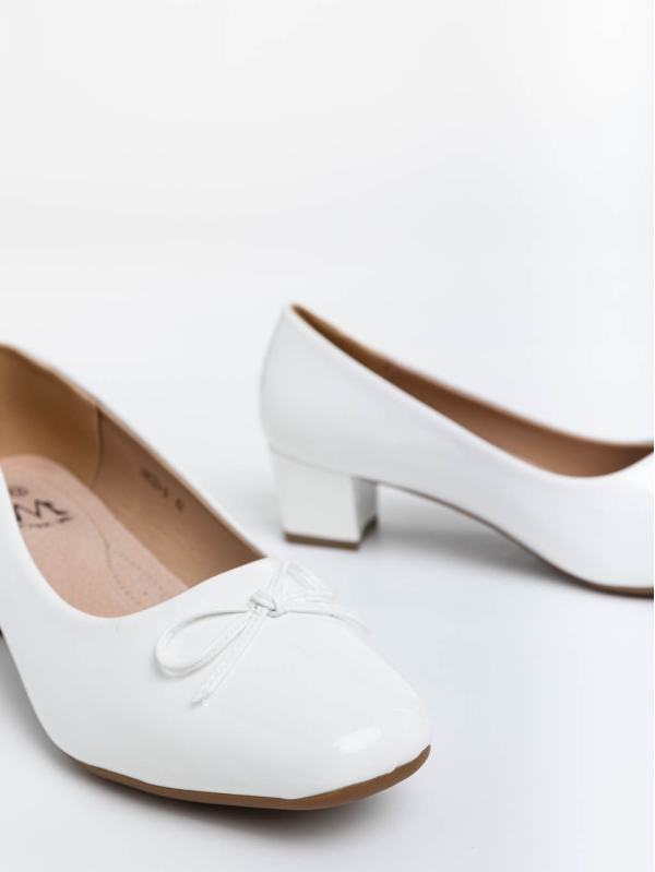 Дамски обувки с ток бели  от екологична кожа лачена  Natacha, 4 - Kalapod.bg