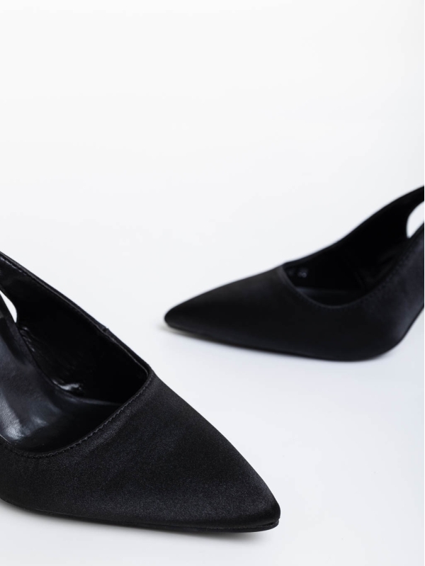 Дамски обувки с ток черни от текстилен материал Idonea, 6 - Kalapod.bg