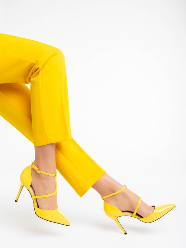 Дамски обувки с ток жълти от лачена екологична кожа Zarela - Kalapod.bg