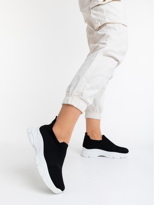 Дамски спортни обувки черни от текстилен материал Sakura - Kalapod.bg