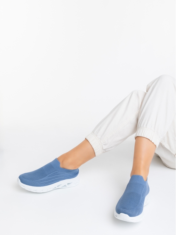 Дамски спортни обувки сини от текстилен материал Yazmin, 2 - Kalapod.bg