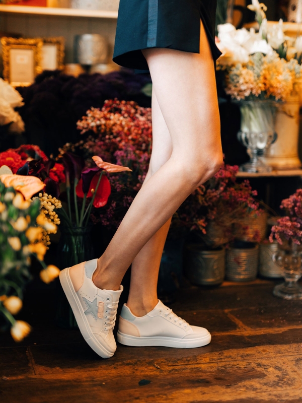 Дамски  спортни обувки бели с синю от екологична кожа Yeva - Kalapod.bg